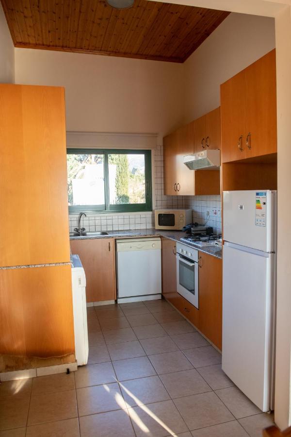 Adonis Villa Coral Bay Exterior photo